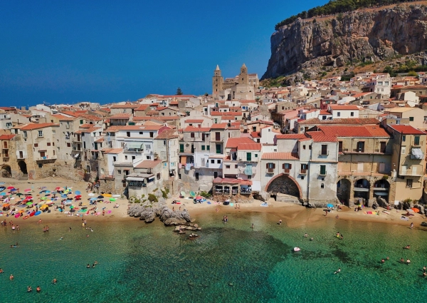 チェファルー (Cefalù)